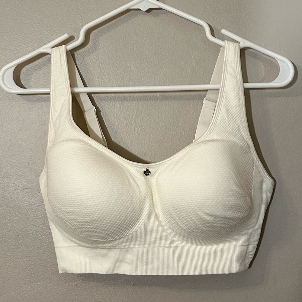 Breezies Air Effects Seamless Wireless Contour Bra